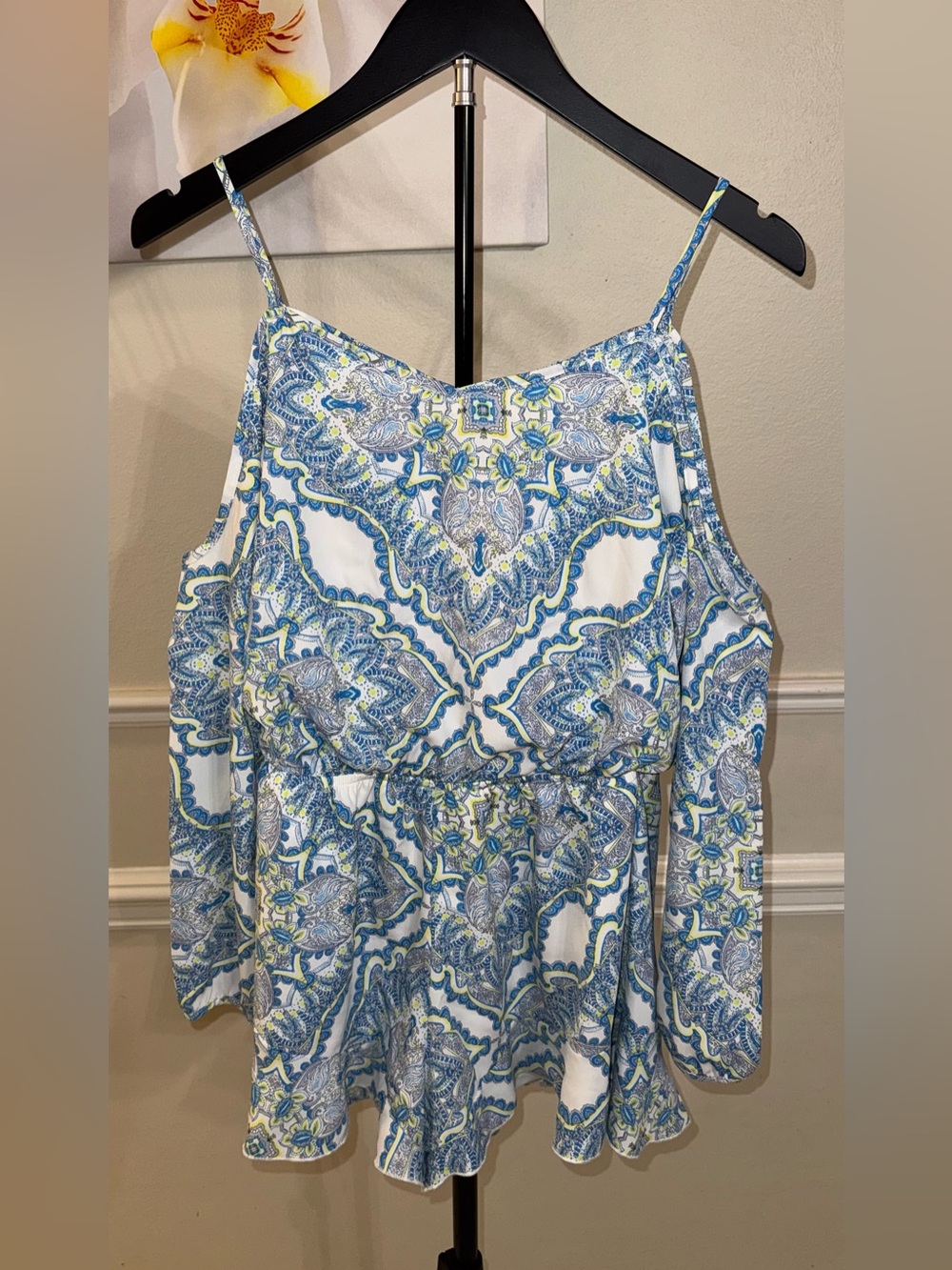 Altar'd State Paisley Print Cold Shoulder Romper! Size Small. - Picture 3 of 15